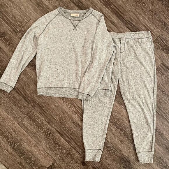 papinelle Other - Papinelle so soft fleecy pj sweater and jogger